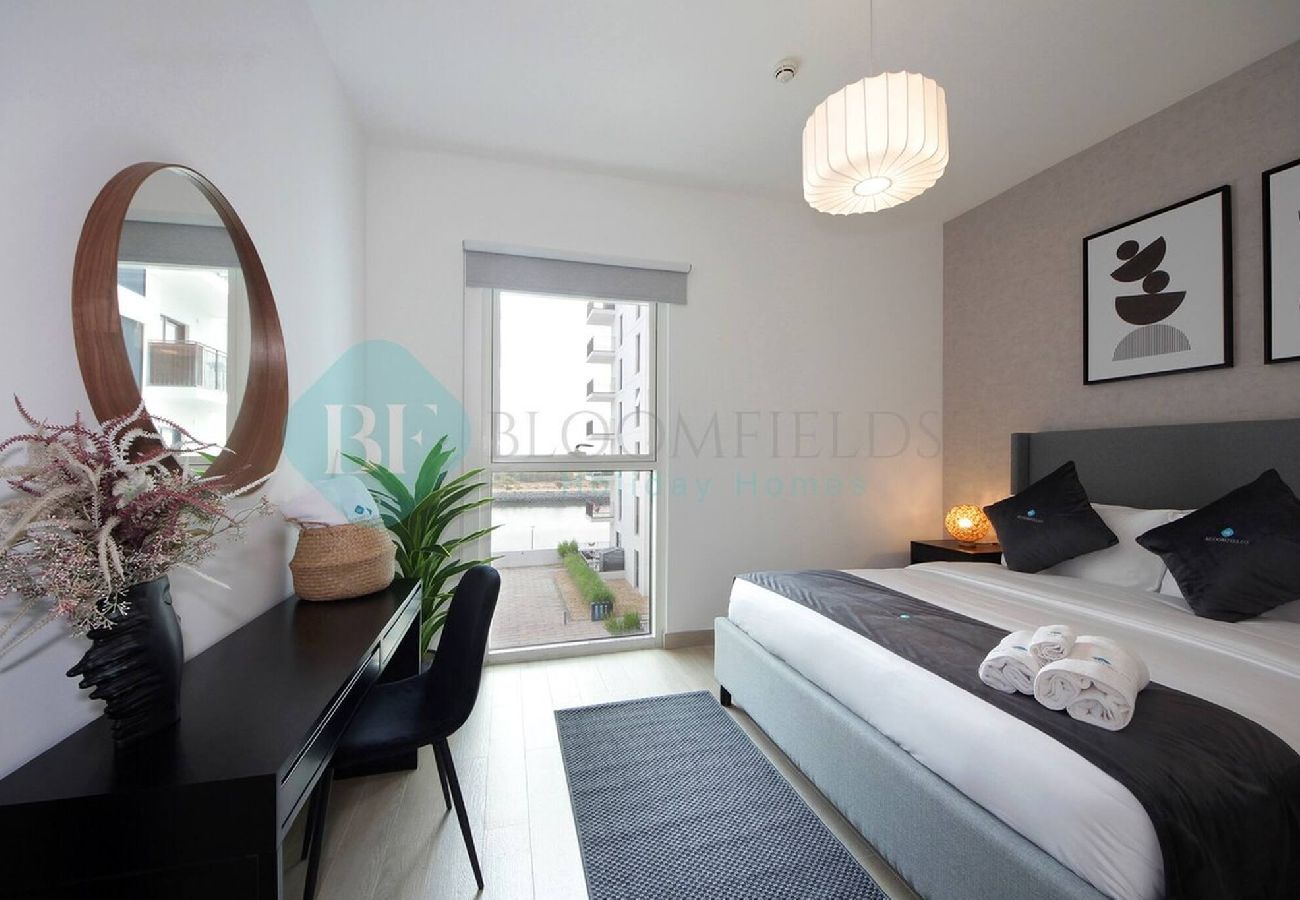 Apartment in Abu Dhabi - Bloomfields 1BR Canal View in Waters Edge Yas 