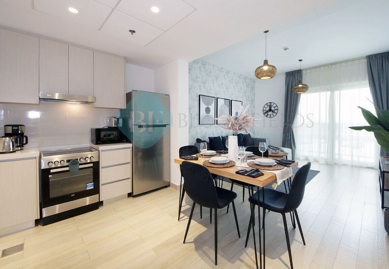 Apartment in Abu Dhabi - Bloomfields 1BR Canal View in Waters Edge Yas 
