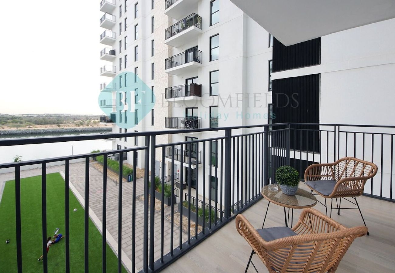 Apartment in Abu Dhabi - Bloomfields 1BR Canal View in Waters Edge Yas 