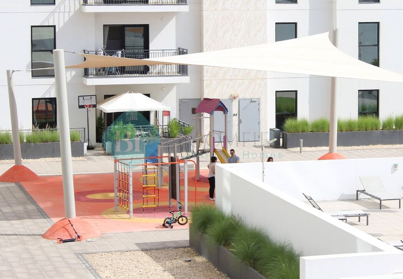 Apartment in Abu Dhabi - Bloomfields 1BR Canal View in Waters Edge Yas 