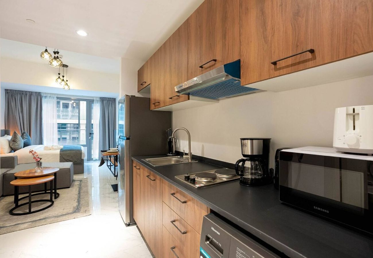 Apartment in Abu Dhabi - Bloomfields Spacious STU in Oasis Masdar City 