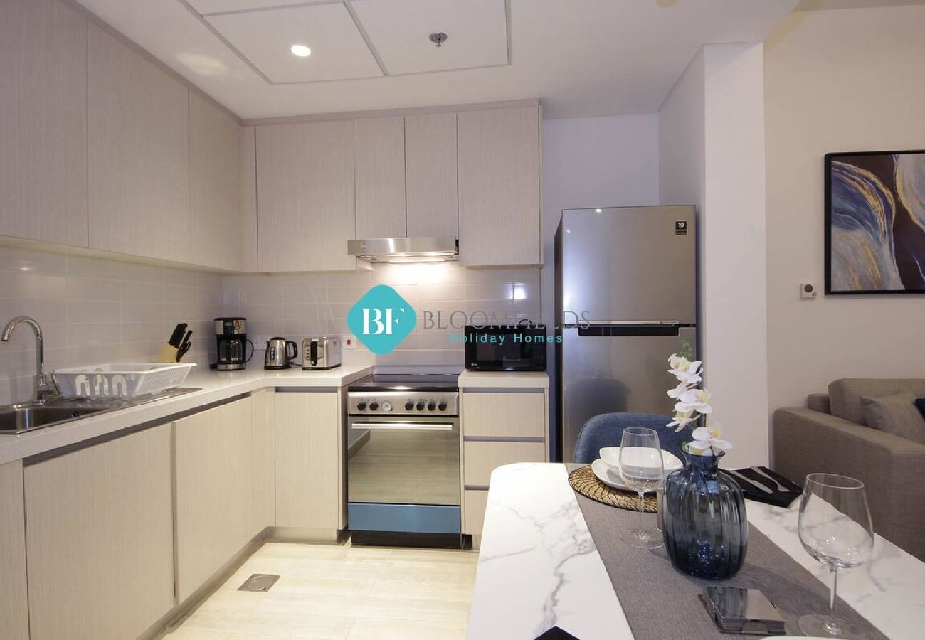 Apartment in Abu Dhabi - Bloomfields Lavish 1BR in Waters Edge Yas Island 