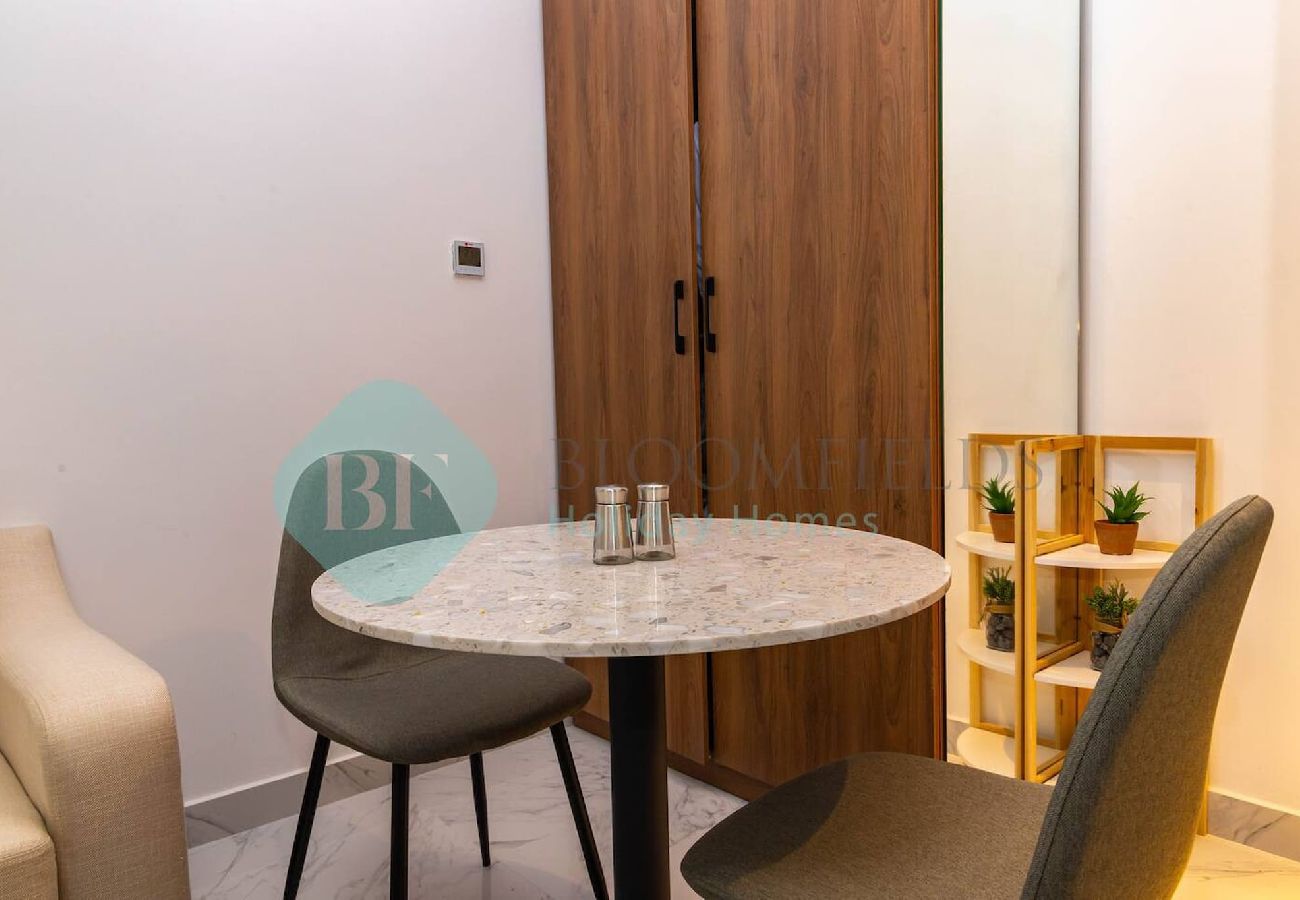 Apartment in Abu Dhabi - Bloomfields Lavish STU in Oasis Masdar City 