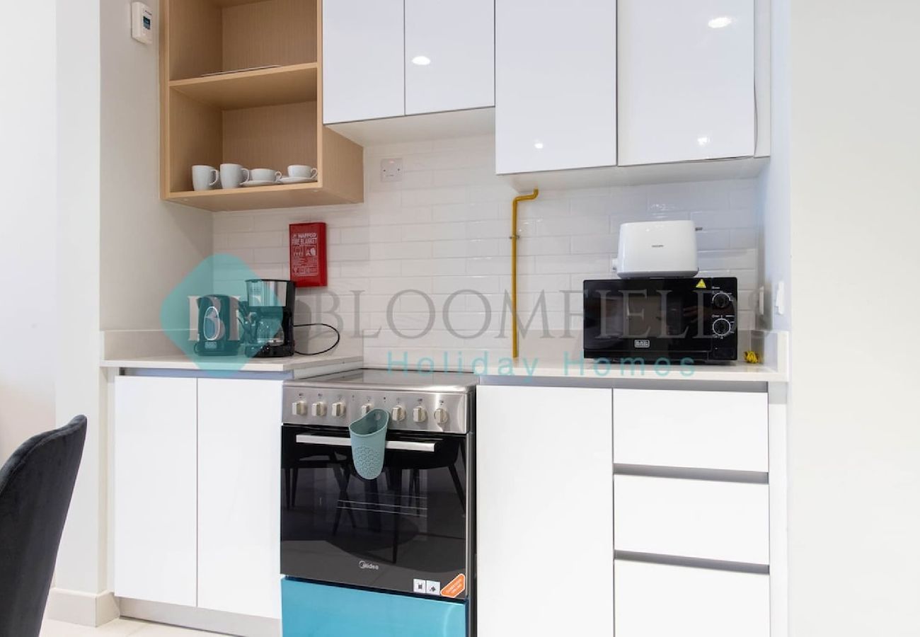 Apartment in Abu Dhabi - Bloomfields Elegant 1BR in Reflections Al Reem 