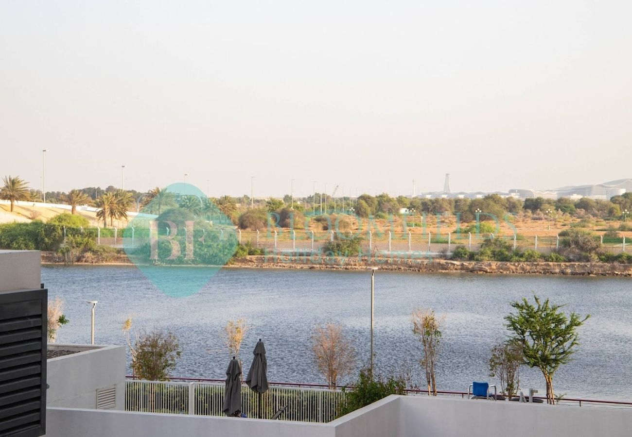 Apartment in Abu Dhabi - Bloomfields Stylish STU in Waters Edge Yas Island 