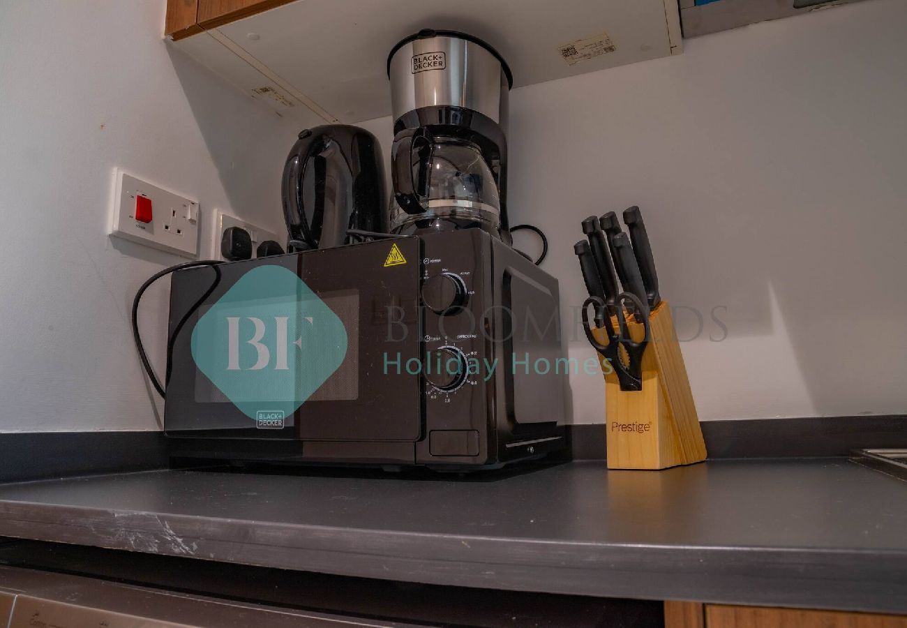 Apartment in Abu Dhabi - Bloomfields Stunning STU in Oasis Masdar City 