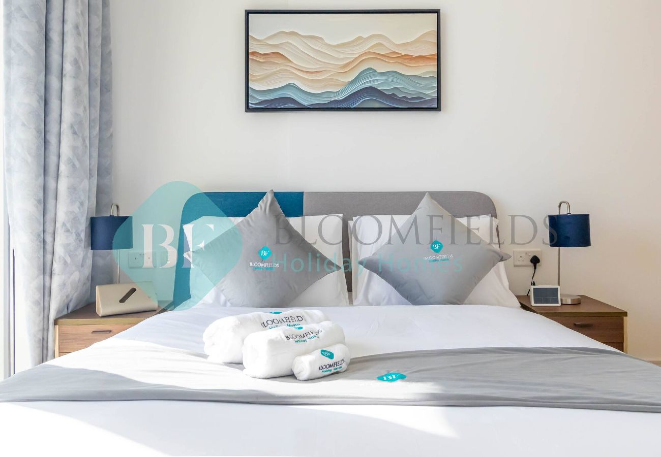 Apartment in Abu Dhabi - Bloomfields Incredible 1BR In Masdar City Oasis 