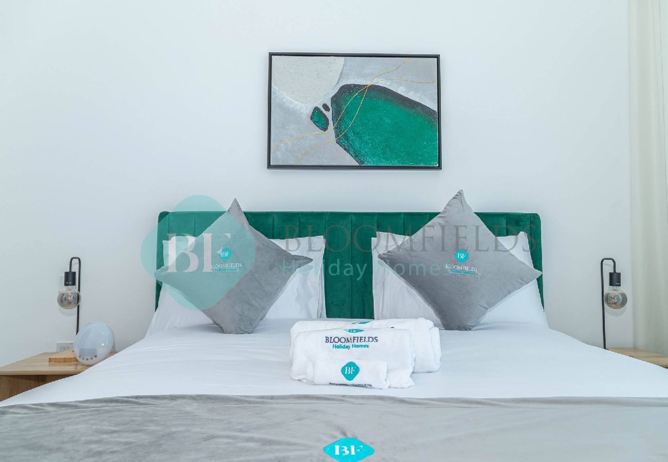 Apartment in Abu Dhabi - Bloomfields Modern 1BR in Thalassa Beach Front 