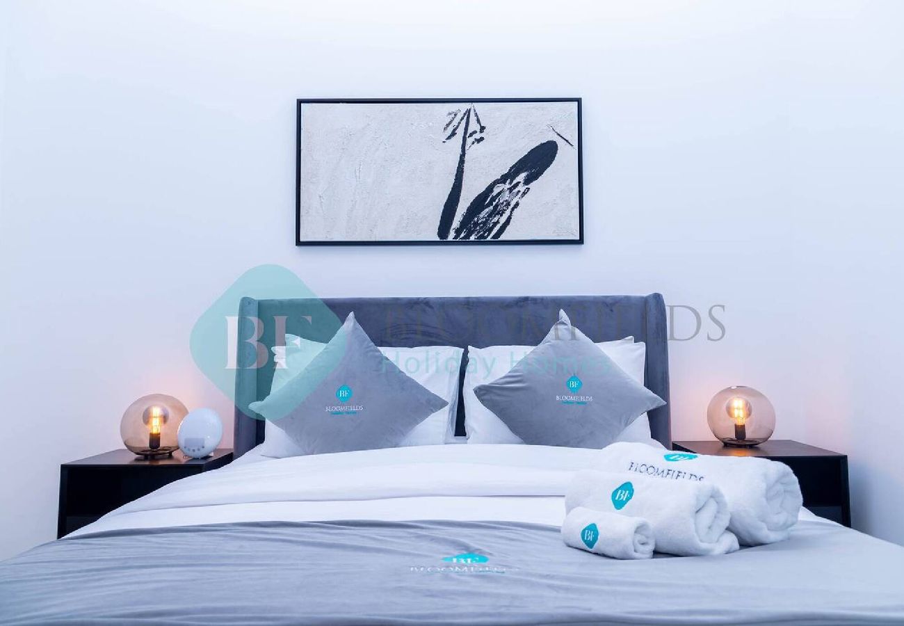 Apartment in Abu Dhabi - Bloomfields Elegant 1BR in Waters Edge Yas Island 