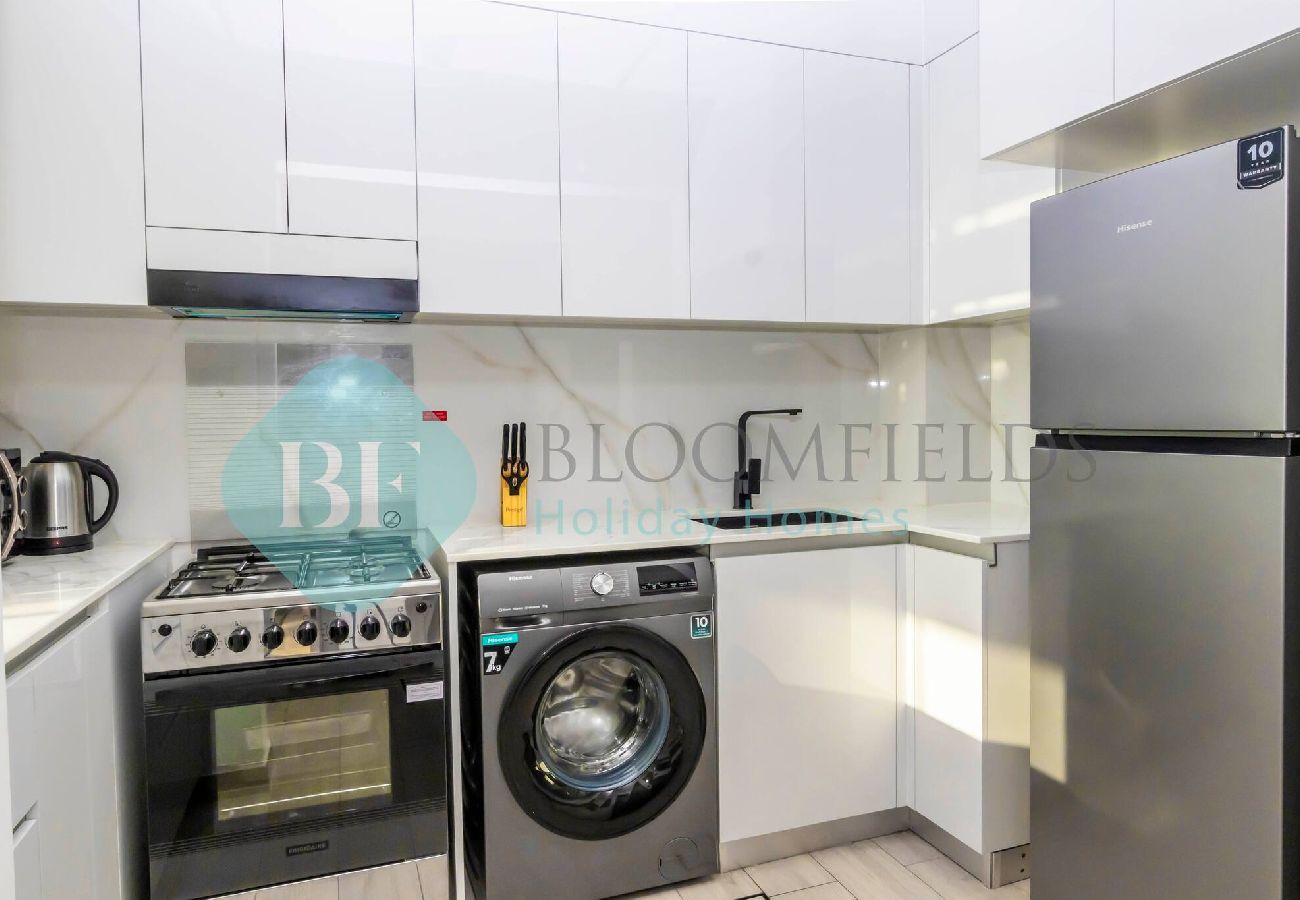 Apartment in Dubai - Bloomfield's Elegant 1Br Binghatti Heights JVC 