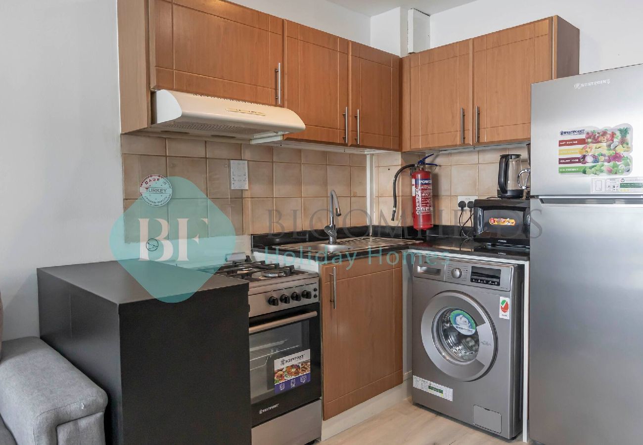 Studio in Dubai - Bloomfields STU Lago Vista With Sea View 
