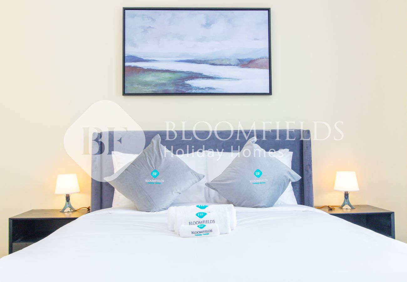 Apartment in Abu Dhabi - Bloomfields Royal 2Br Water edge