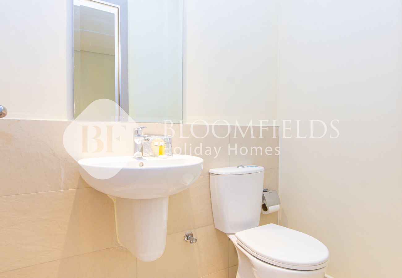 Apartment in Abu Dhabi - Bloomfields Royal 2Br Water edge