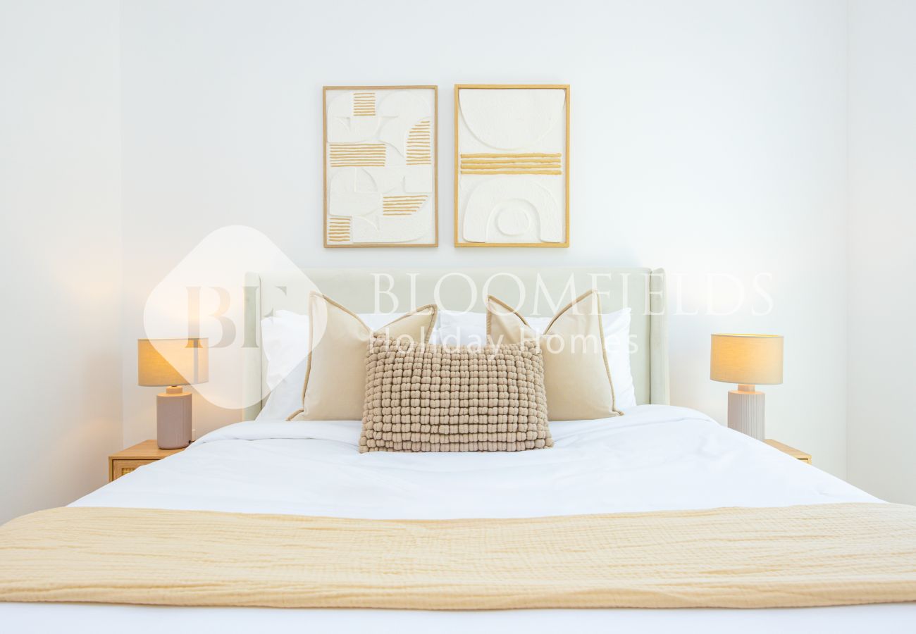 Apartment in Abu Dhabi - Bloomfields Royal 2Br Water edge