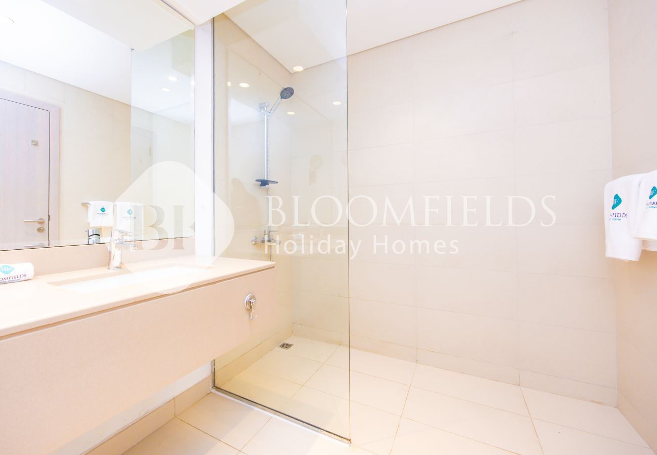 Apartment in Abu Dhabi - Bloomfields Royal 2Br Water edge