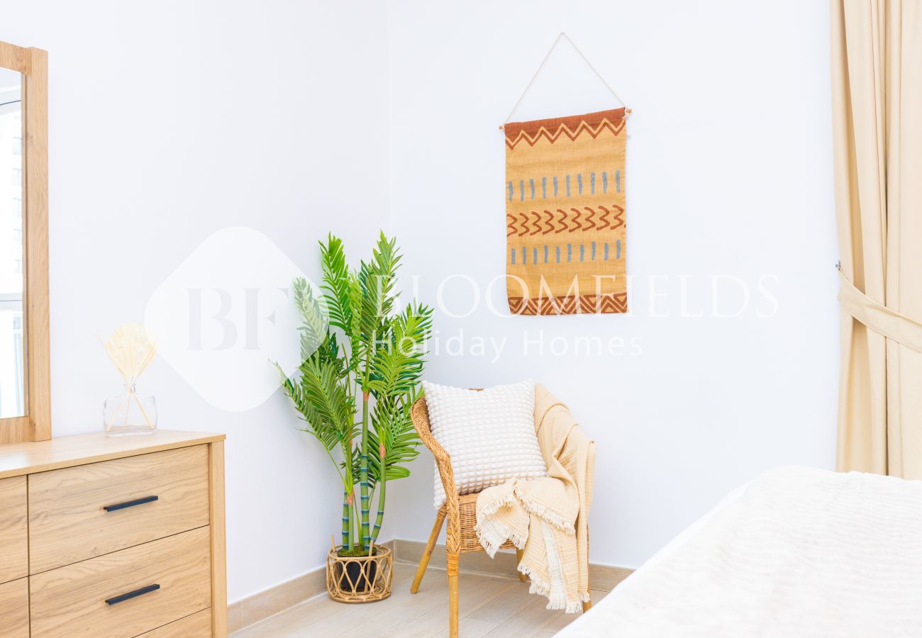 Apartment in Abu Dhabi - Bloomfields Royal 2Br Water edge