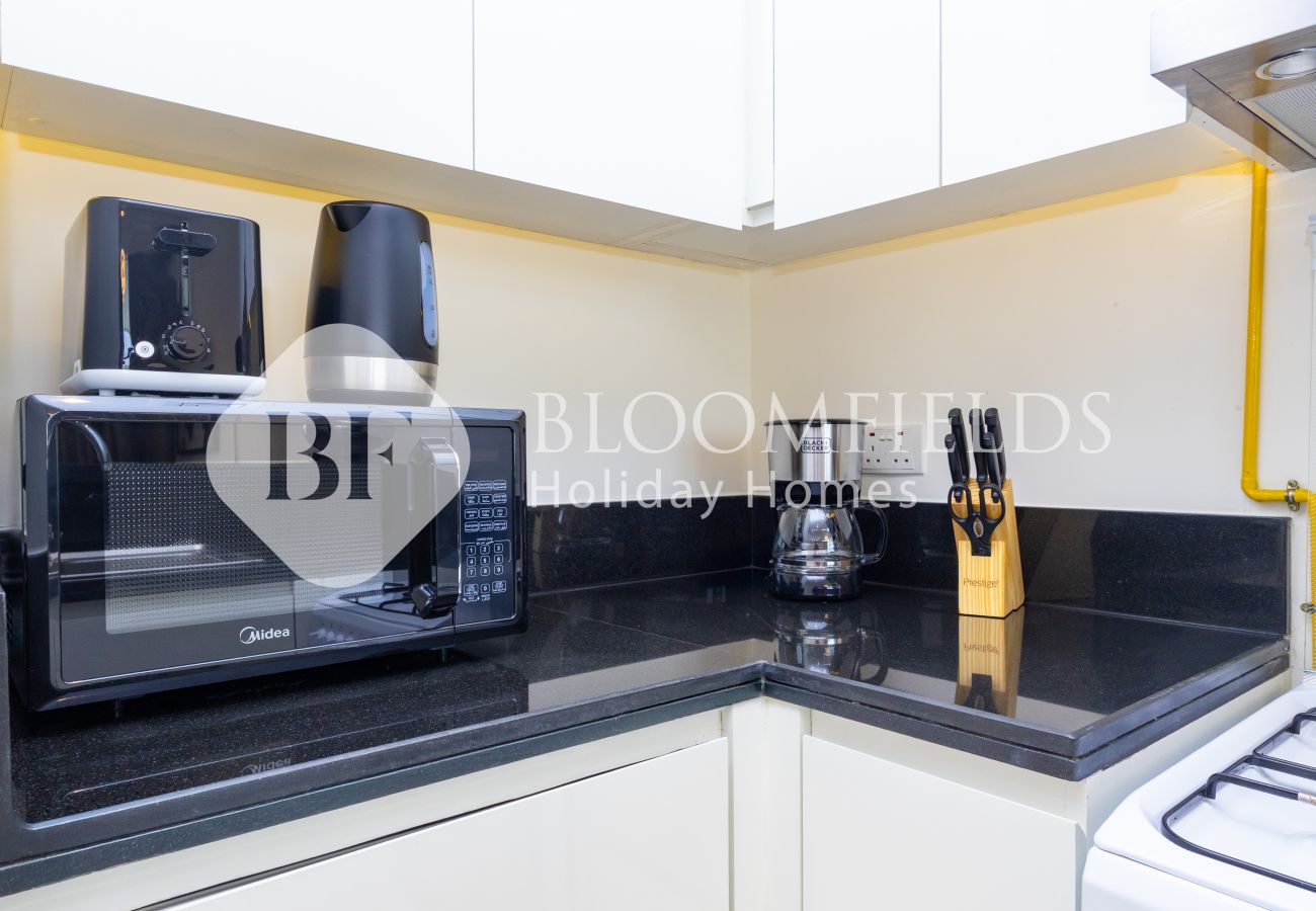 Apartment in Dubai - Bloomfields 1Br Golfside Getaway DAMAC Hills