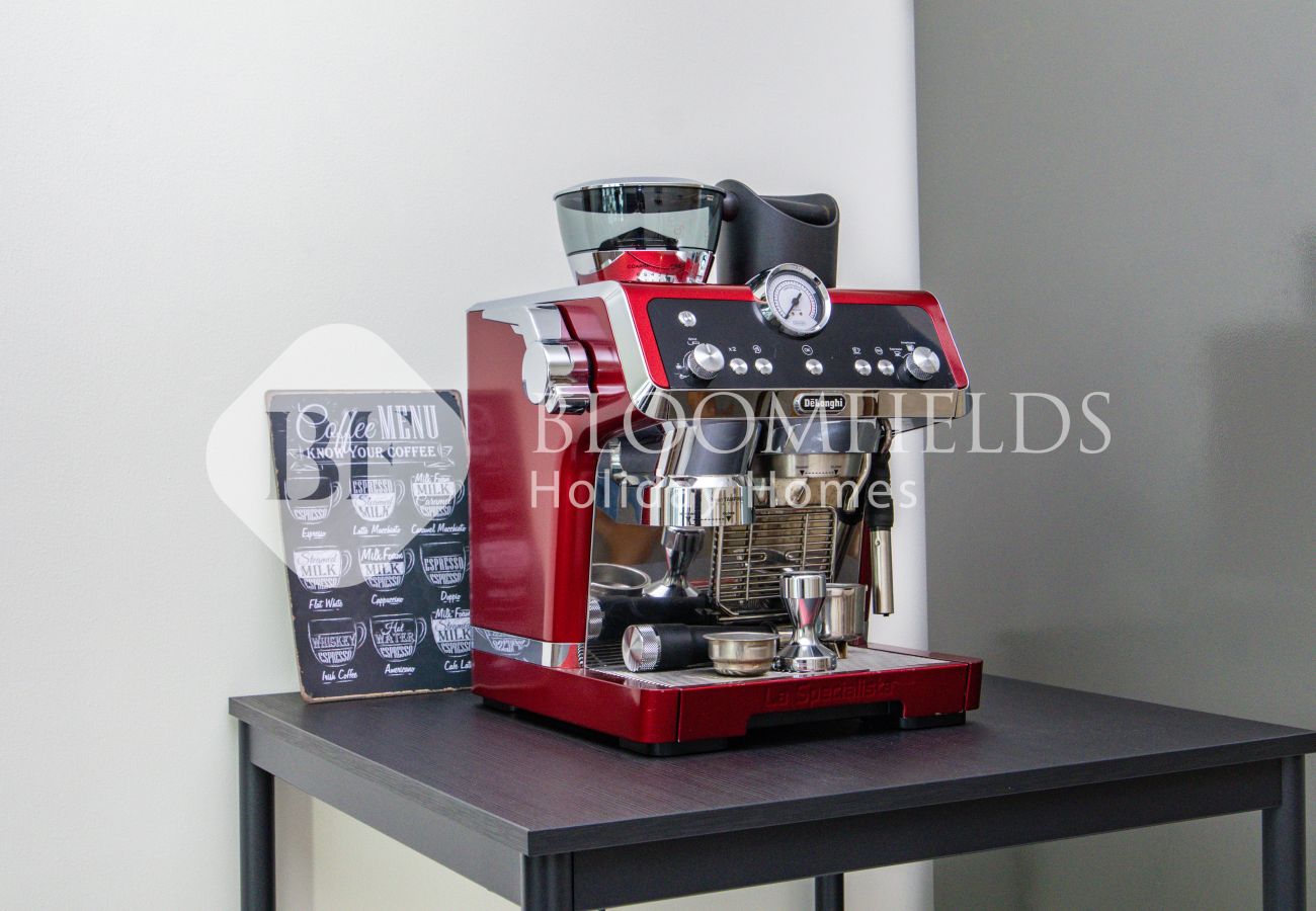 Apartment in Dubai - Bloomfields 1BR The Executive Suite Amazing Burj Khalifa View