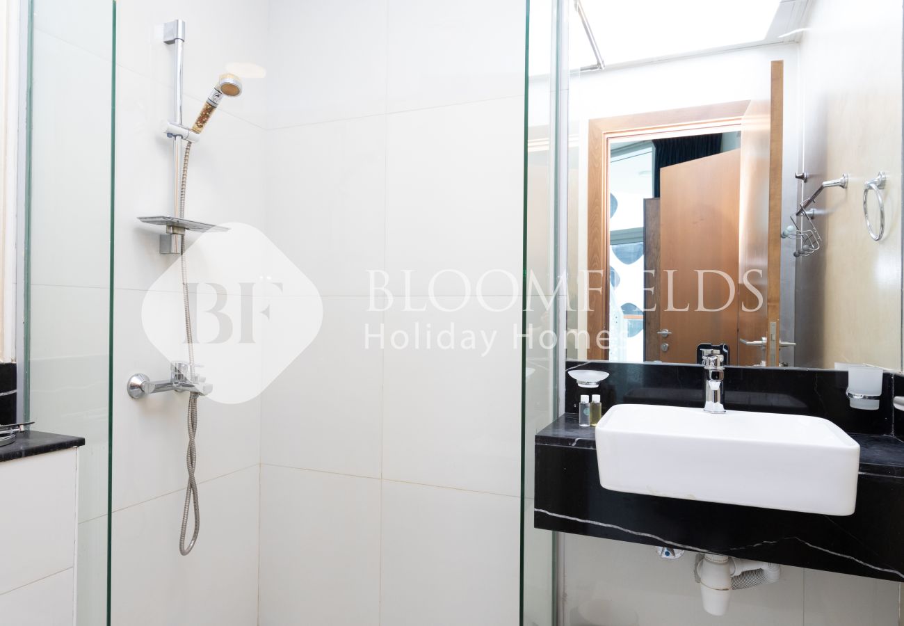 Apartment in Dubai - Bloomfields 1BR The Executive Suite Amazing Burj Khalifa View