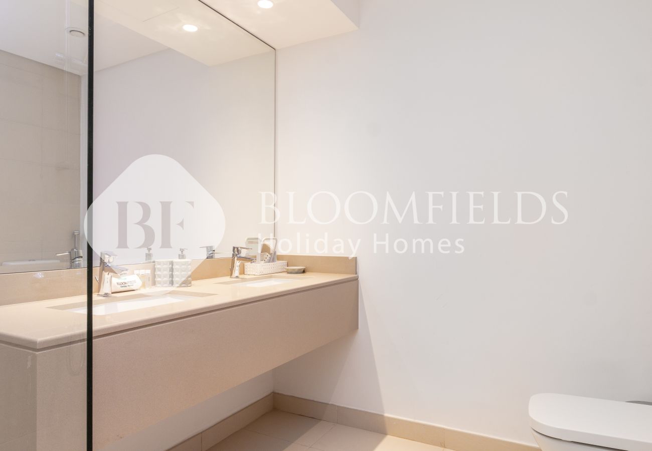 Apartment in Abu Dhabi - Bloomfields Luxurious 2Br Water Edge