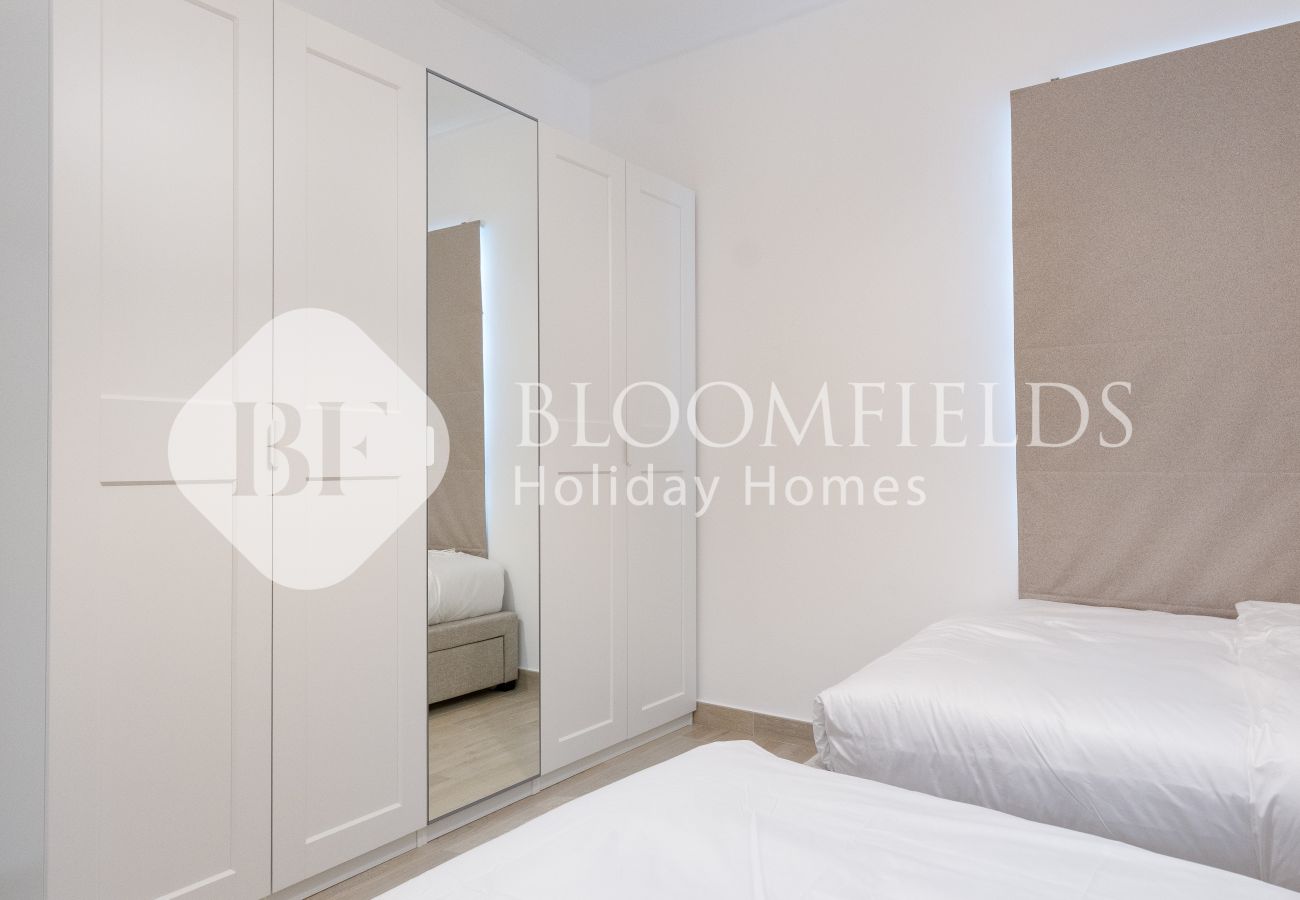 Apartment in Abu Dhabi - Bloomfields Luxurious 2Br Water Edge