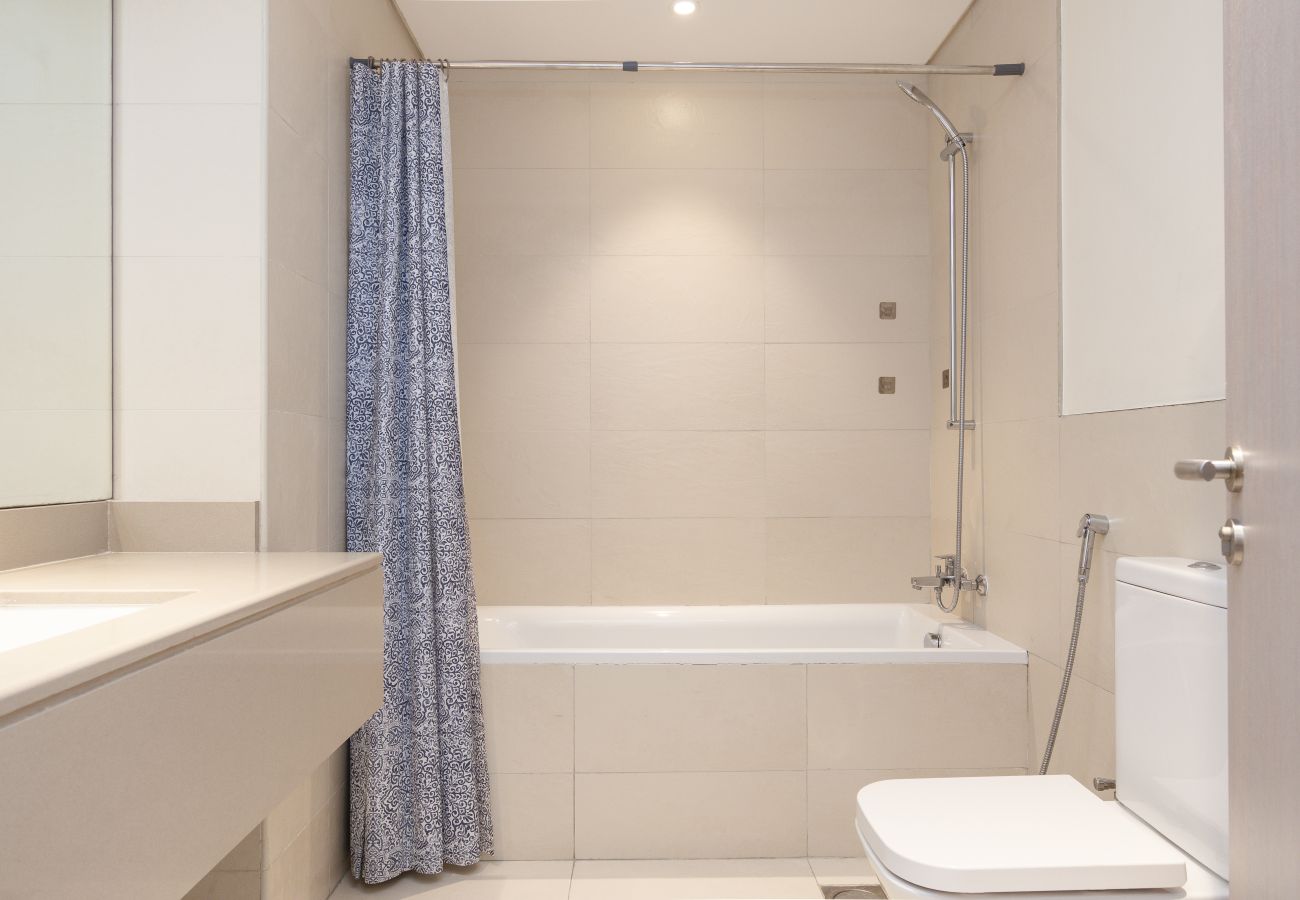 Apartment in Abu Dhabi - Bloomfields Tranquil 2BR Waters Edge