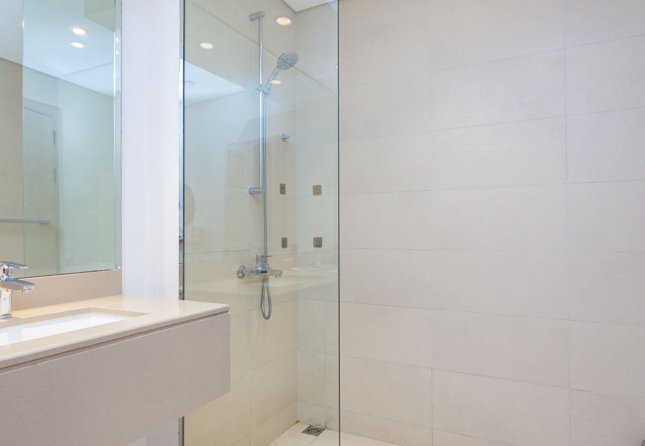 Apartment in Abu Dhabi - Bloomfields Tranquil 2BR Waters Edge