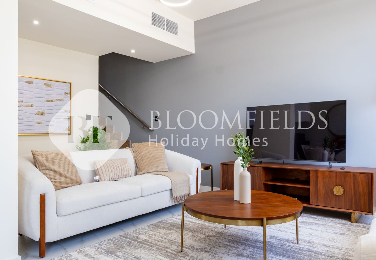 Apartment in Dubai - Bloomfields 2BR Elegant In Rukan