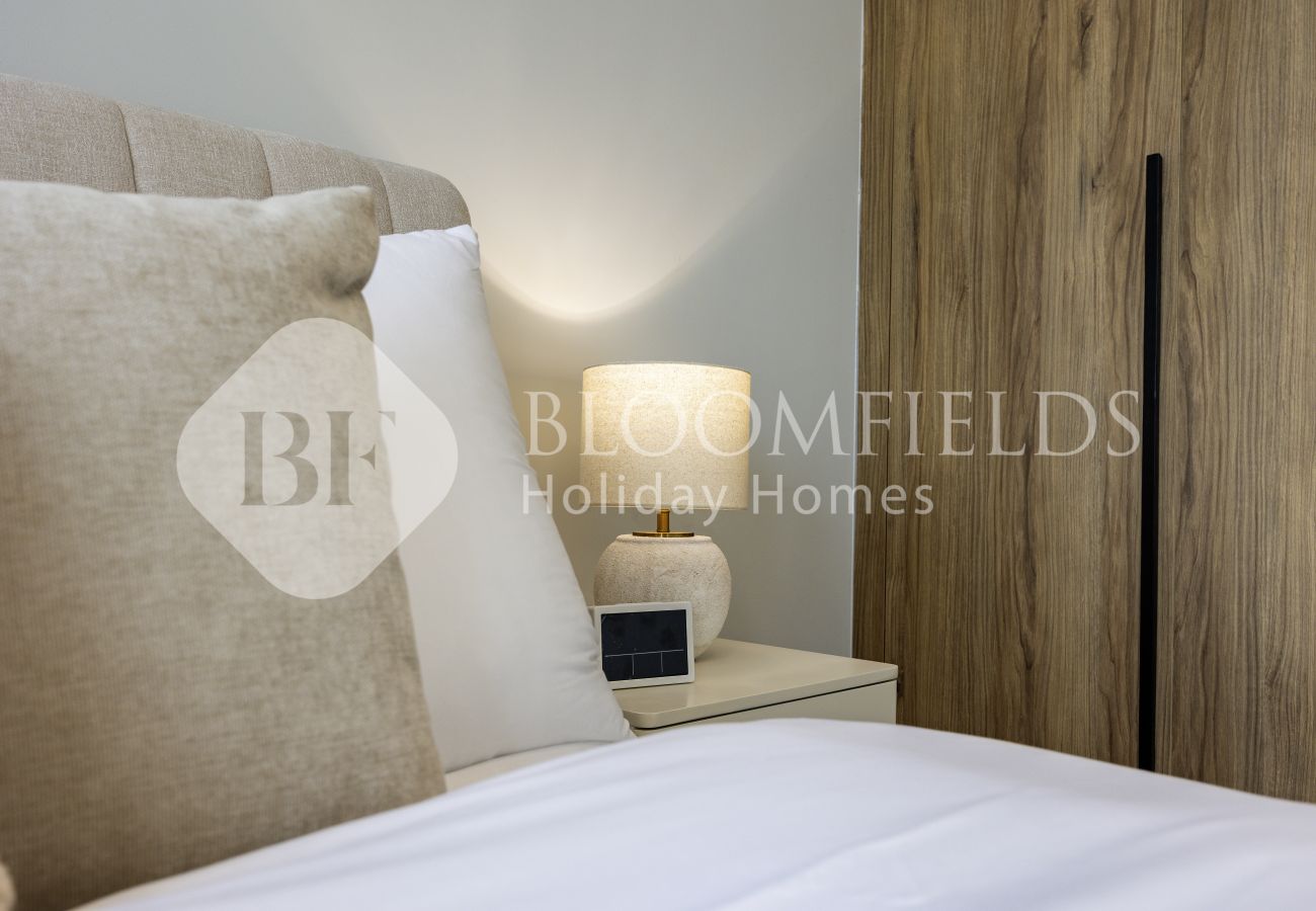 Apartment in Abu Dhabi - 719-Bloomfields Stylish 1BR Canal View