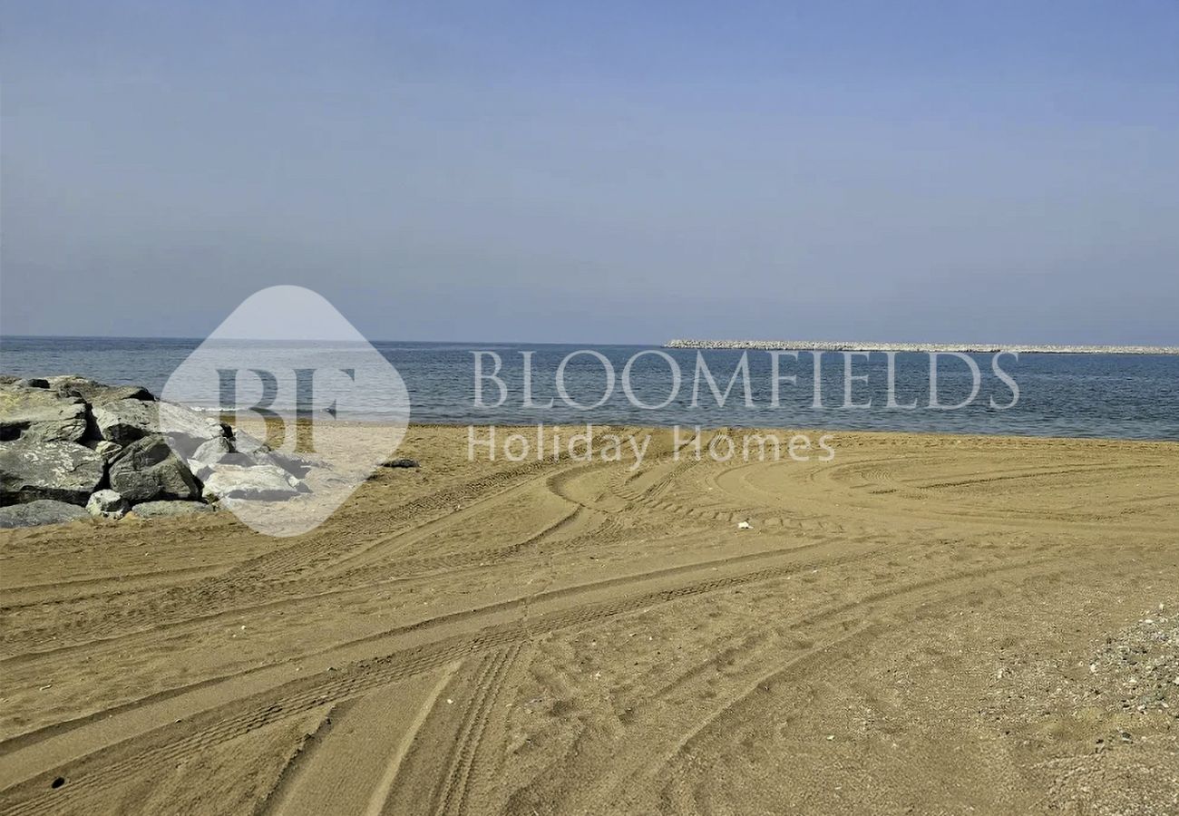 Villa in Fujairah - Bloomfields 2BR Iconic Villa With Beach Access