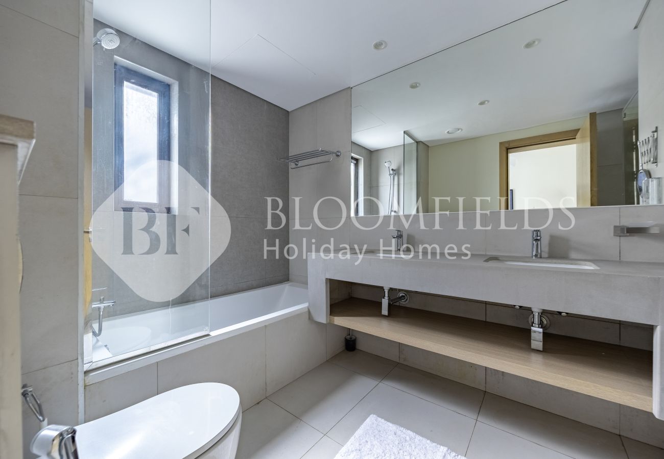 Villa in Fujairah - Bloomfields 2BR Iconic Villa With Beach Access