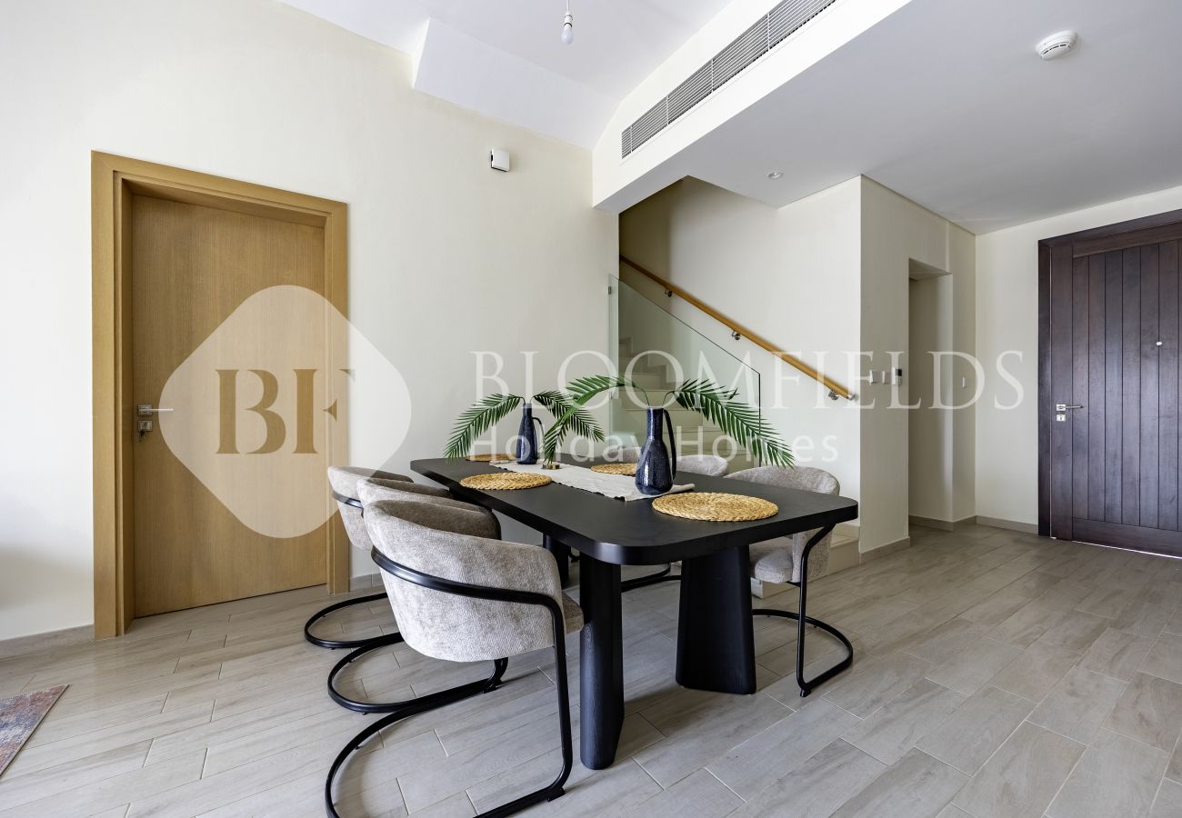 Villa in Fujairah - Bloomfields 2BR Iconic Villa With Beach Access