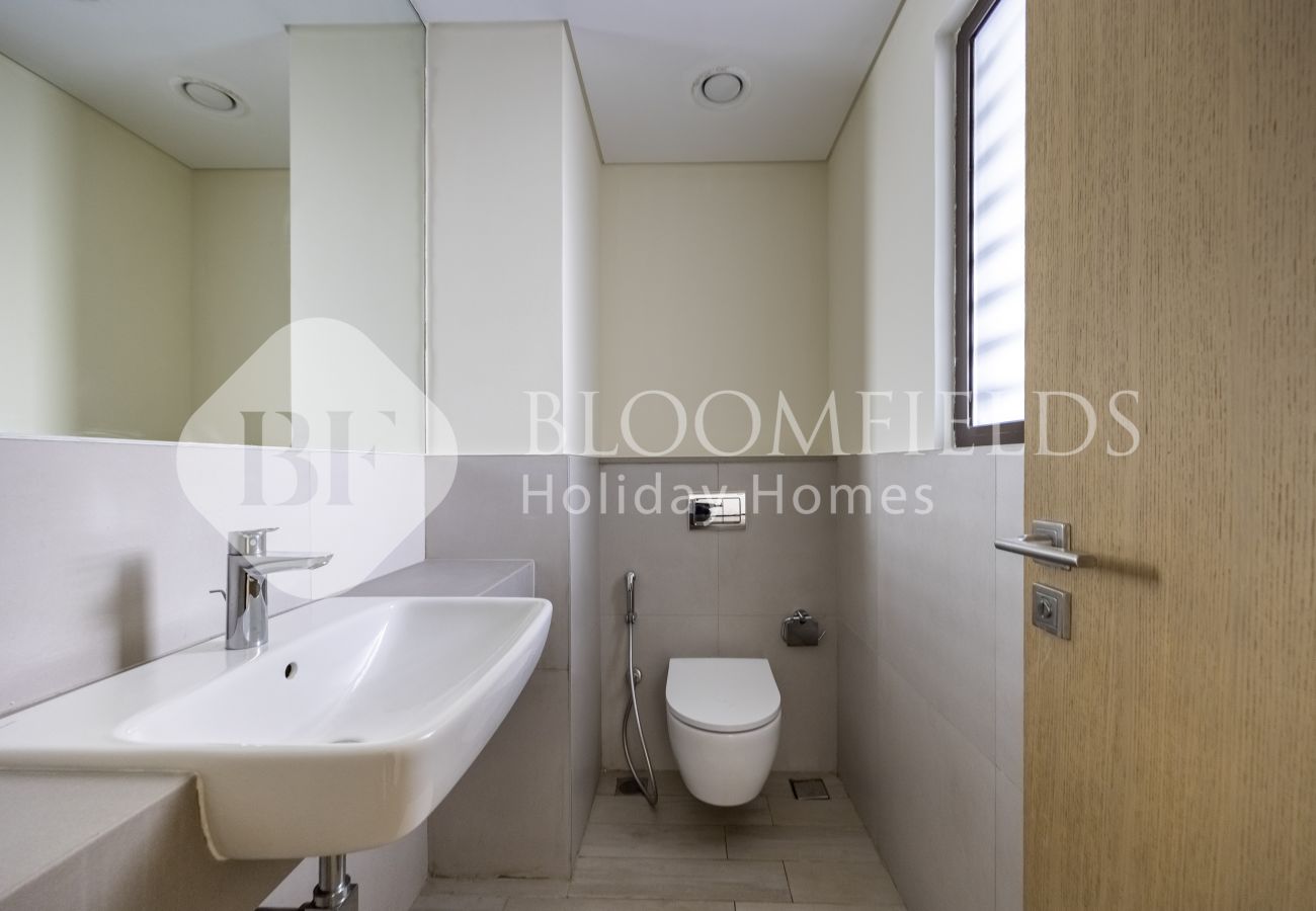 Villa in Fujairah - Bloomfields 2BR Iconic Villa With Beach Access