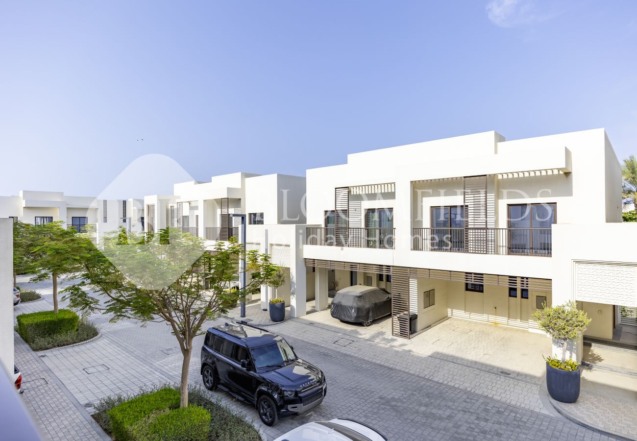 Villa in Fujairah - Bloomfields 2BR Iconic Villa With Beach Access