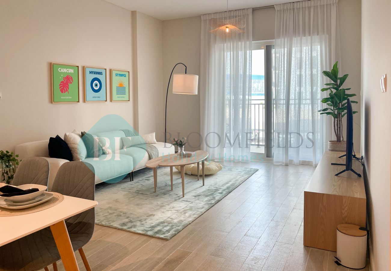 Apartment in Abu Dhabi - Bloomfields Relaxing 1-BR in Yas Island Water’s Edge